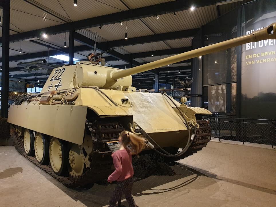 tank bij museum overloon